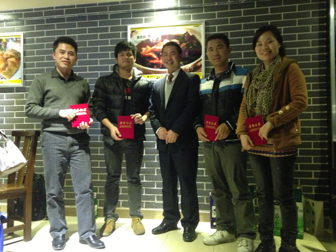  告別2013迎接2014,卓石公司團隊年終聚餐,一起探討企業發展戰略與品嘗舌尖上的美味，非常感謝大家一直以來對卓石公司的支持，2014年我們會更加努力，會做得更好！